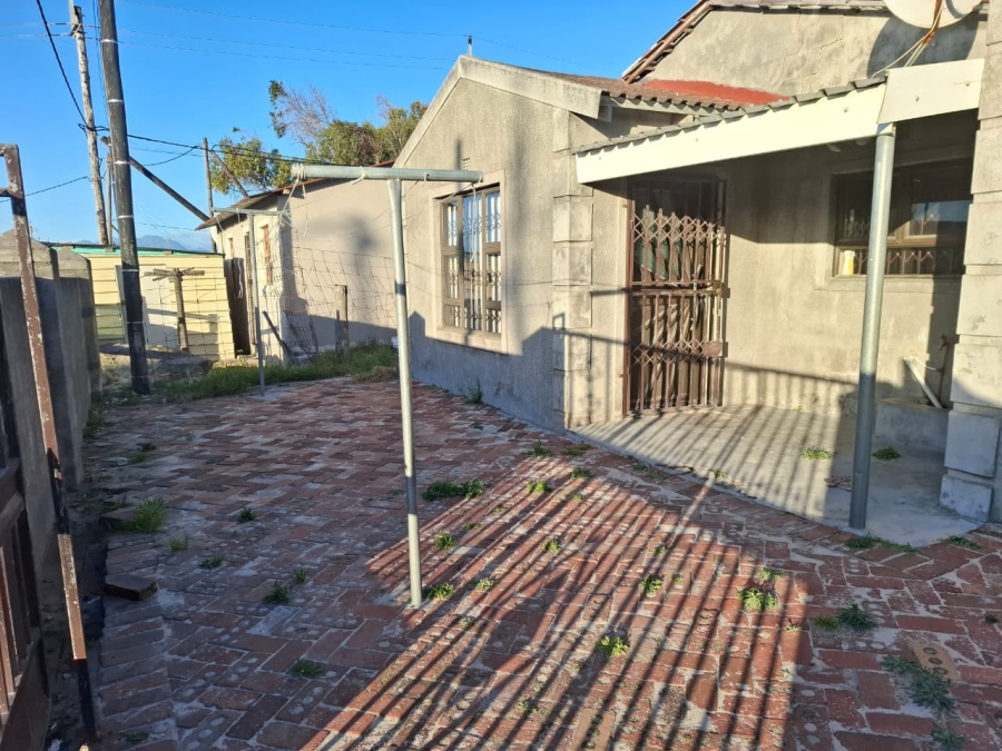 3 Bedroom Property for Sale in Umrhabulo Triangle Western Cape